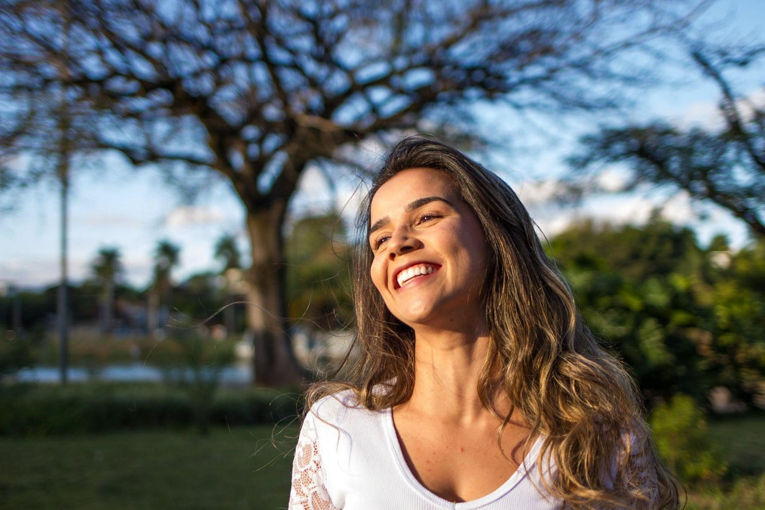 Lady with straight teeth and a good smile
